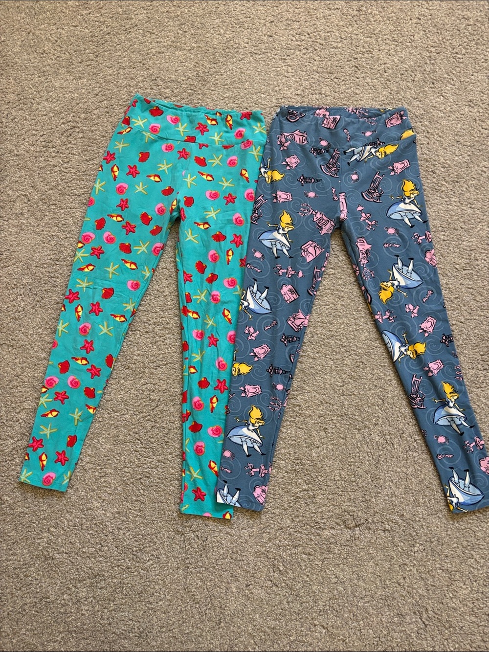 LuLaRoe Women’s Alice in Wonderland & Teal Shell Print Leggings One Size